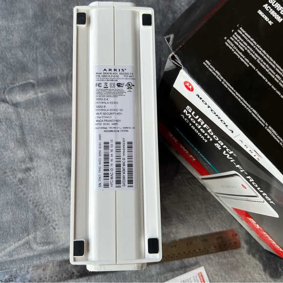 Motorola/Arris 
SURFboard® Cable Modem & Wi-Fi® Router
Excellent condition - Picture 5 of 13